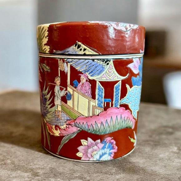 Vintage Chinese Porcelain Lidded Ginger Jar/Tea Canister Hand Decorated in Macau - Picture 7 of 16